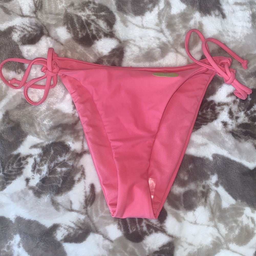 Bikini Set - Picture 3 of 3